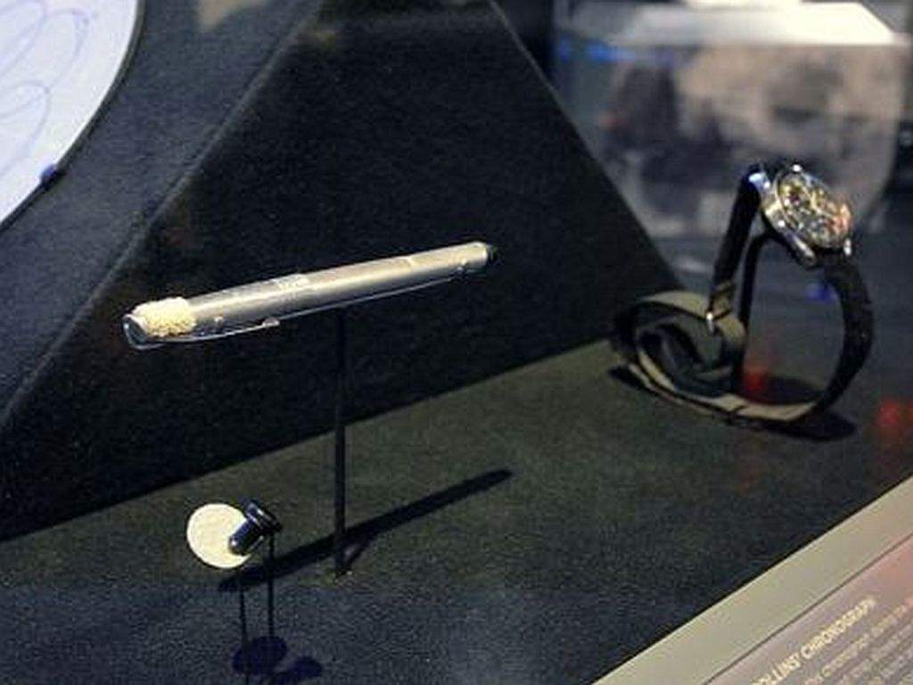 Buzz Aldrin's felt-tipped pen on display in the US.
